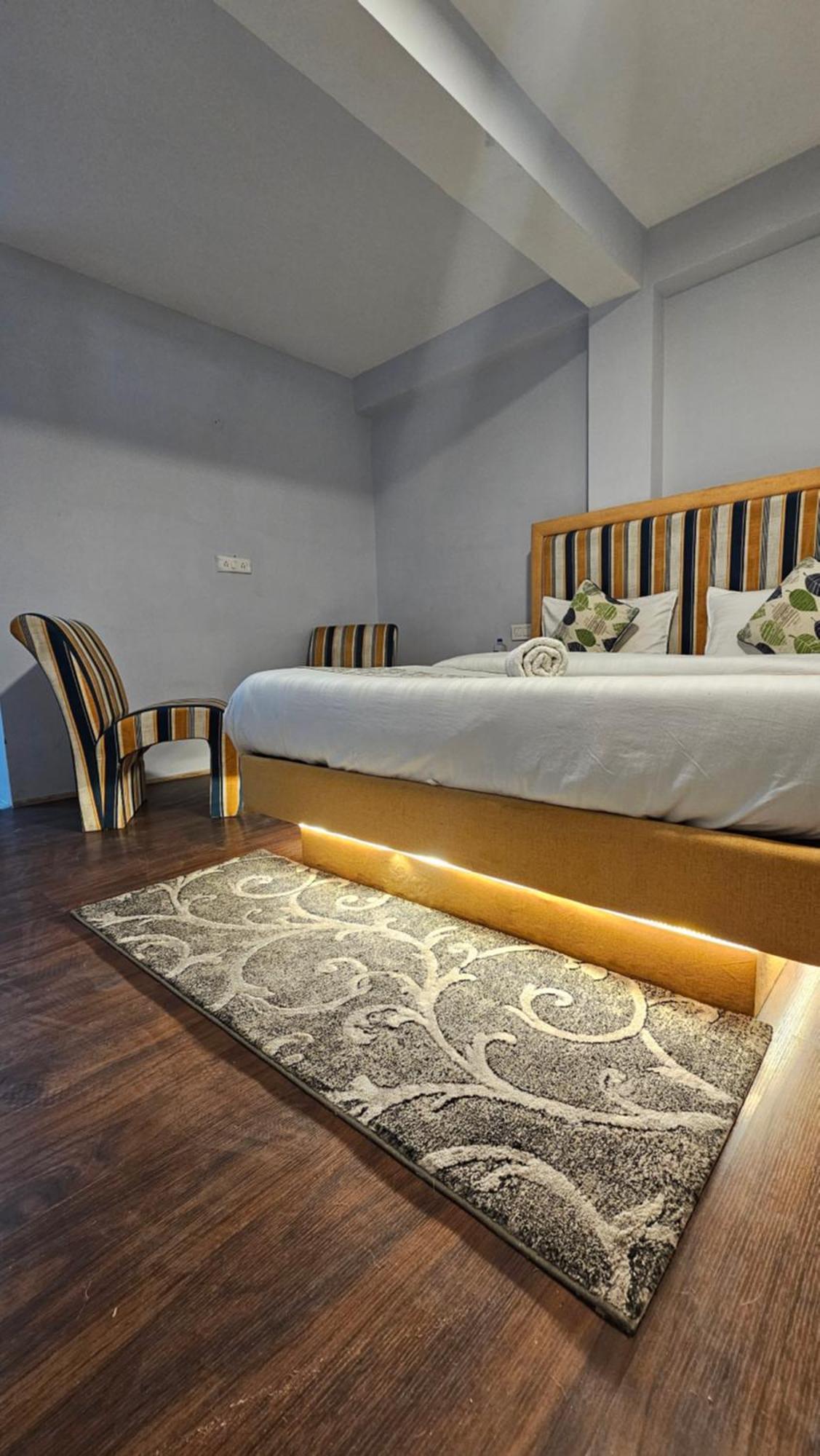 Hotel English Rose, #Personal Parking, #Petfriendly, #Garden, #Bonfire Under The Stars Manali  Bagian luar foto